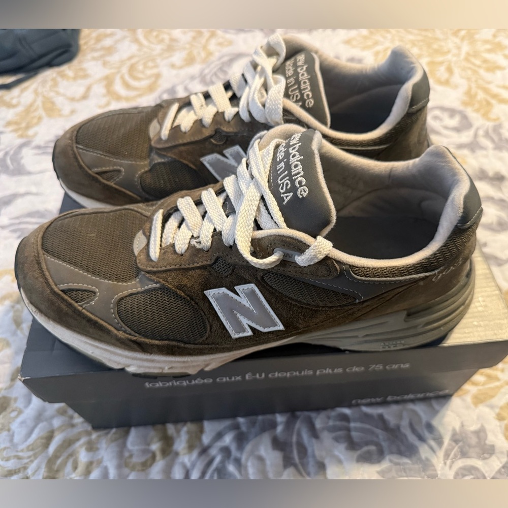 New Balance MR 993 MG,  rare MilitaryGreen color. 2E wide W/Original box.